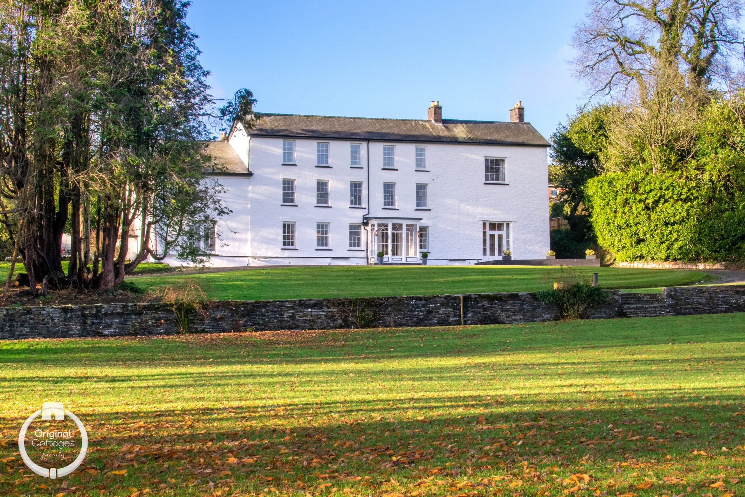 Book Now - Plas Pantyderi Manor